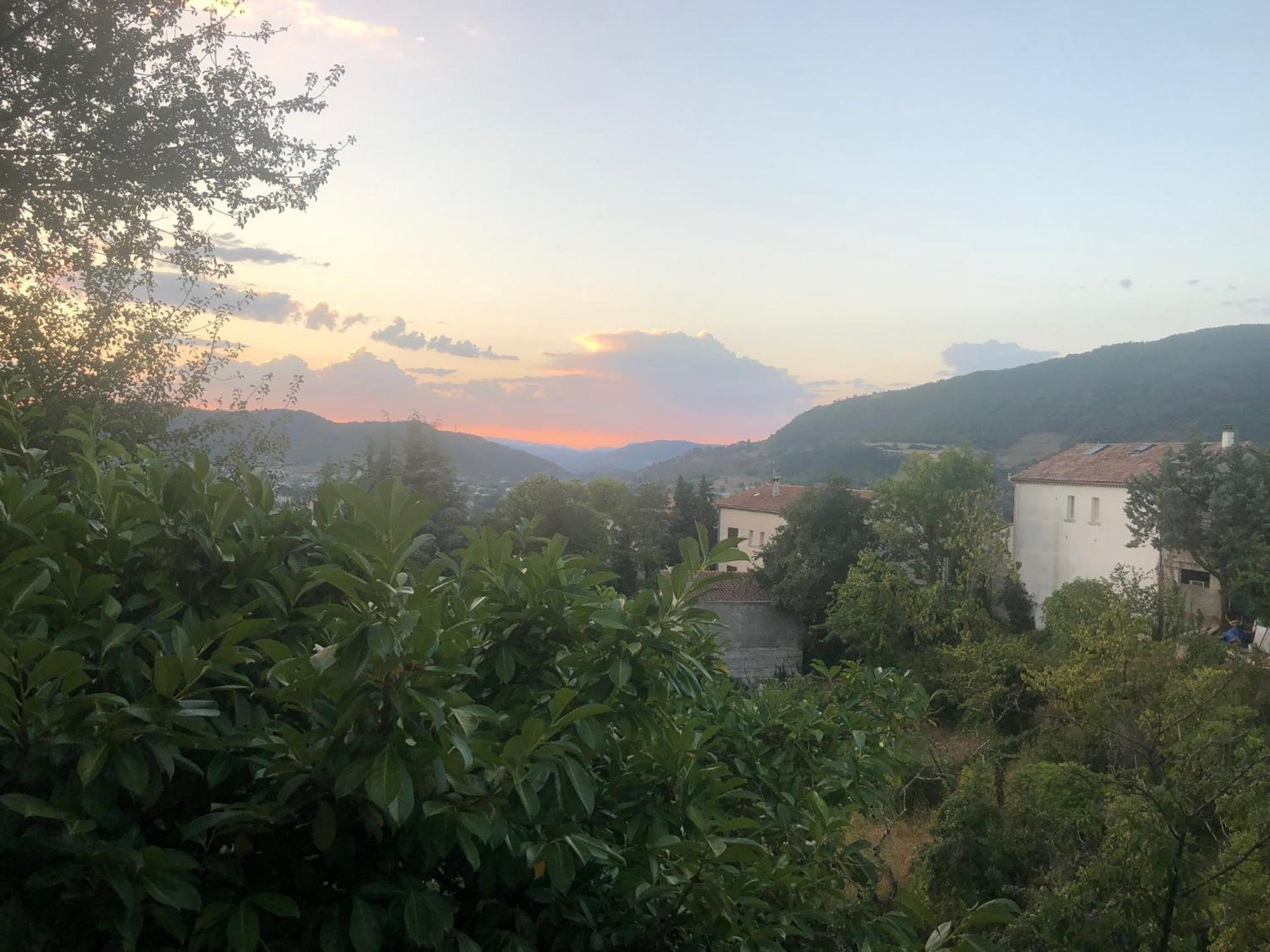 Nid Douillet - Les Fargettes - Superbe Vue - Charmante Petite Maison Avec Jardin - 2 Pieces A Privas Dış mekan fotoğraf